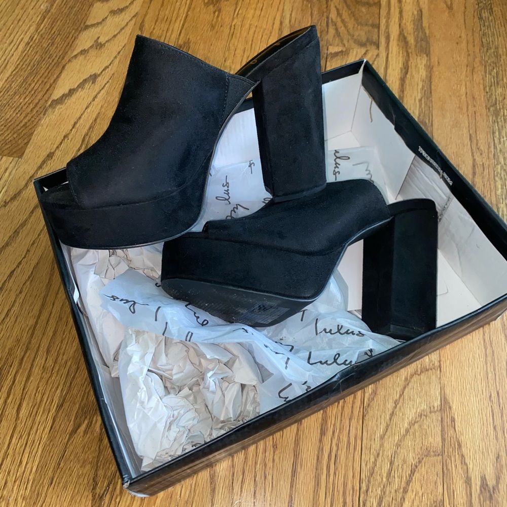 Lulus black suede Chandra mules